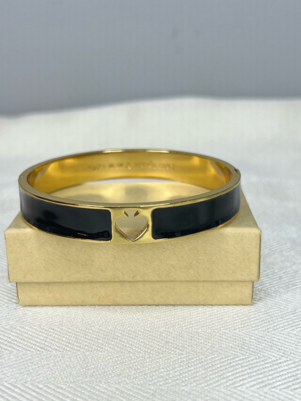 KATE SPADE Black and Gold Cutout Heart Enamel Hinged Bangle Bracelet